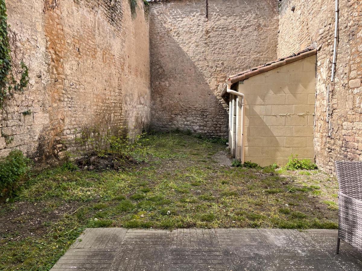 Appartement Renove - Wifi - Jardin - Centre De Niort Buitenkant foto